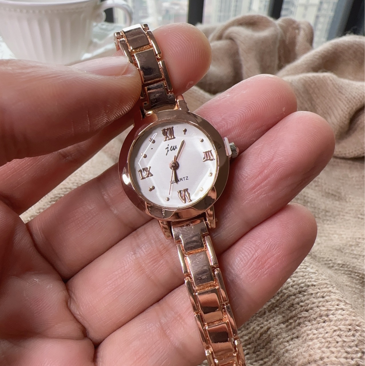 女性のミニマリストでコンパクトなクォーツ時計、ファッショナブ - Luxury Watch Safe のレビューと価格