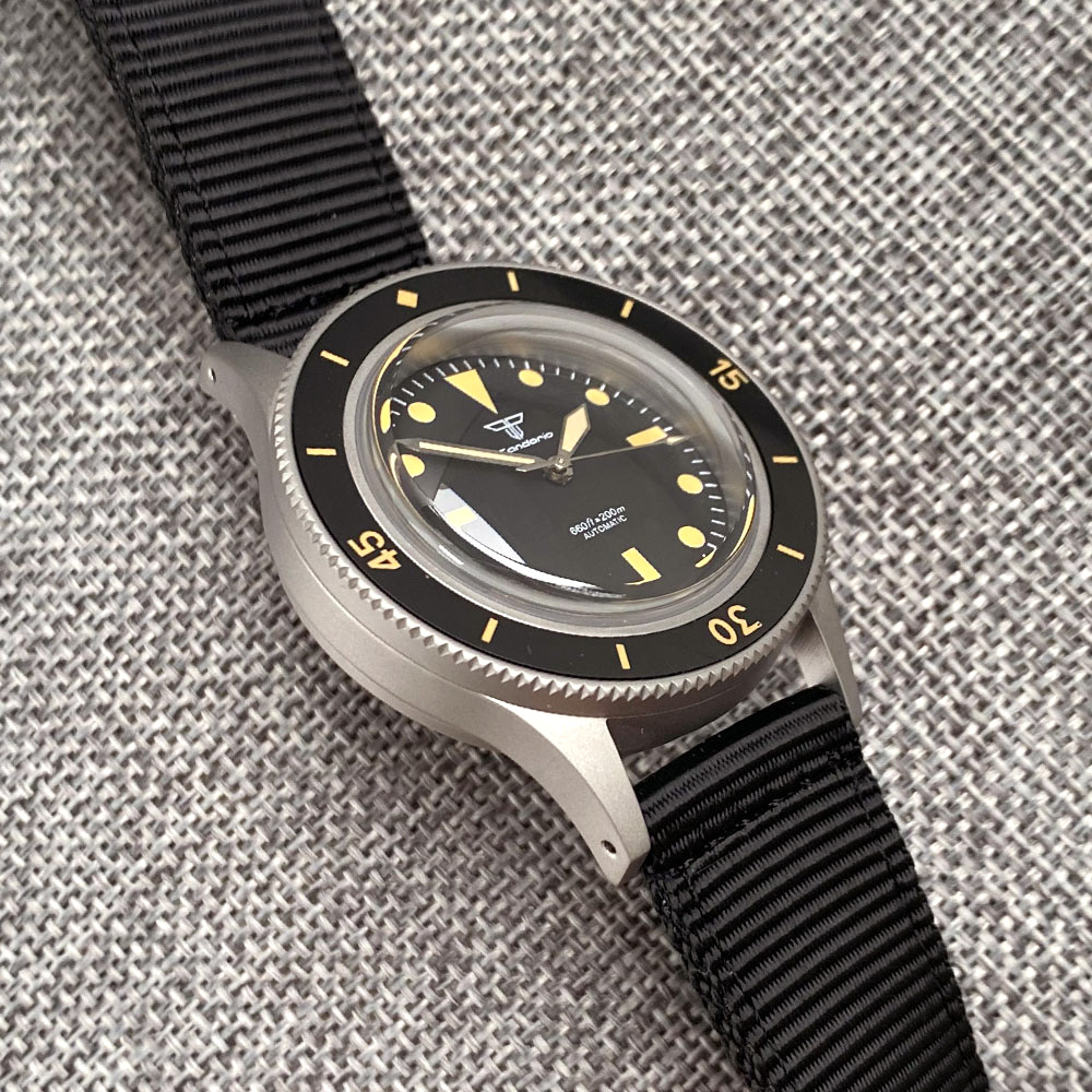 タンドリオ 40 ミリメートルチタン自動機械式メンズ腕時計ミ - Titanium Sport Watch のレビューと価格