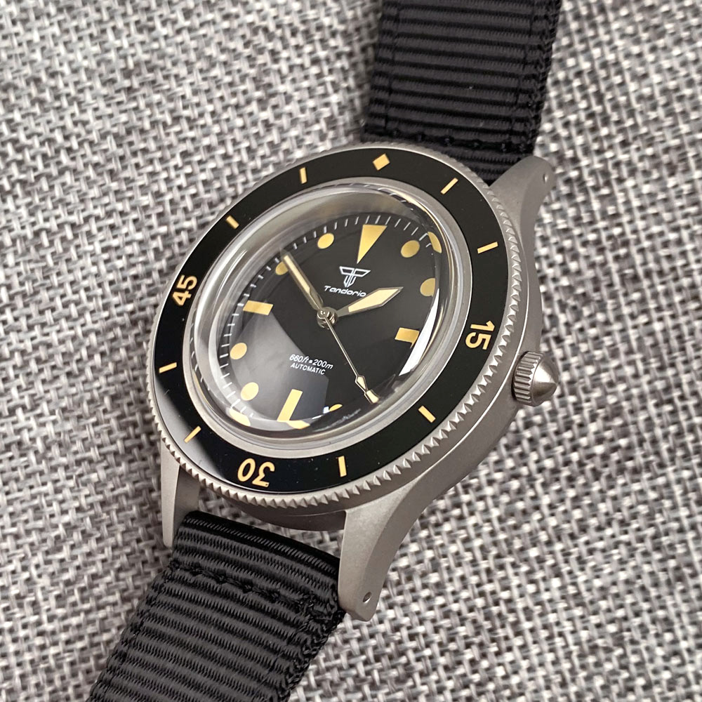 タンドリオ 40 ミリメートルチタン自動機械式メンズ腕時計ミ - Titanium Sport Watch のレビューと価格