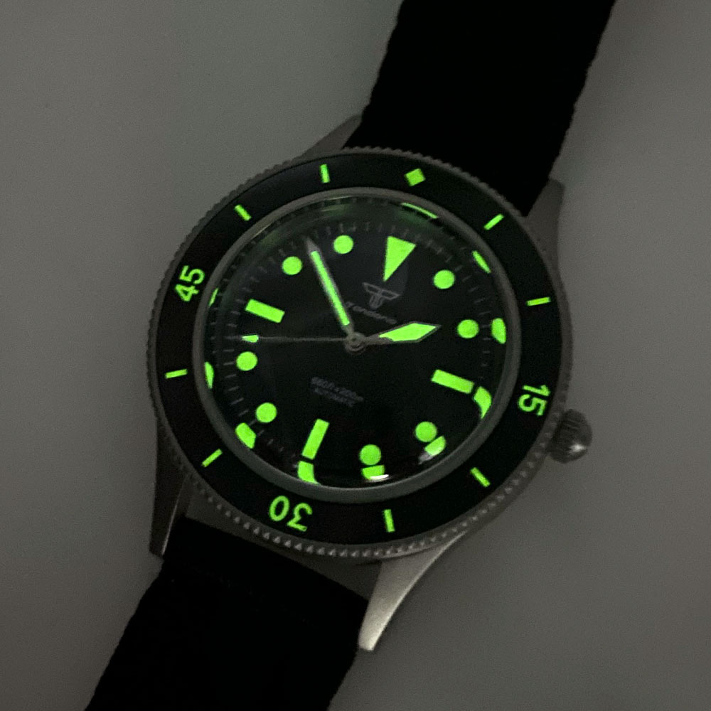 タンドリオ 40 ミリメートルチタン自動機械式メンズ腕時計ミ - Titanium Sport Watch のレビューと価格