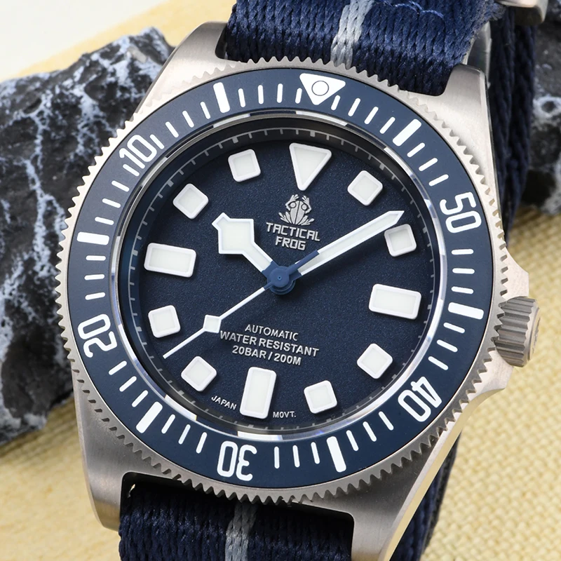 タクティカルフロッグ FXD V4 自動機械式時計 NH35 - Titanium Sport Watch のレビューと価格