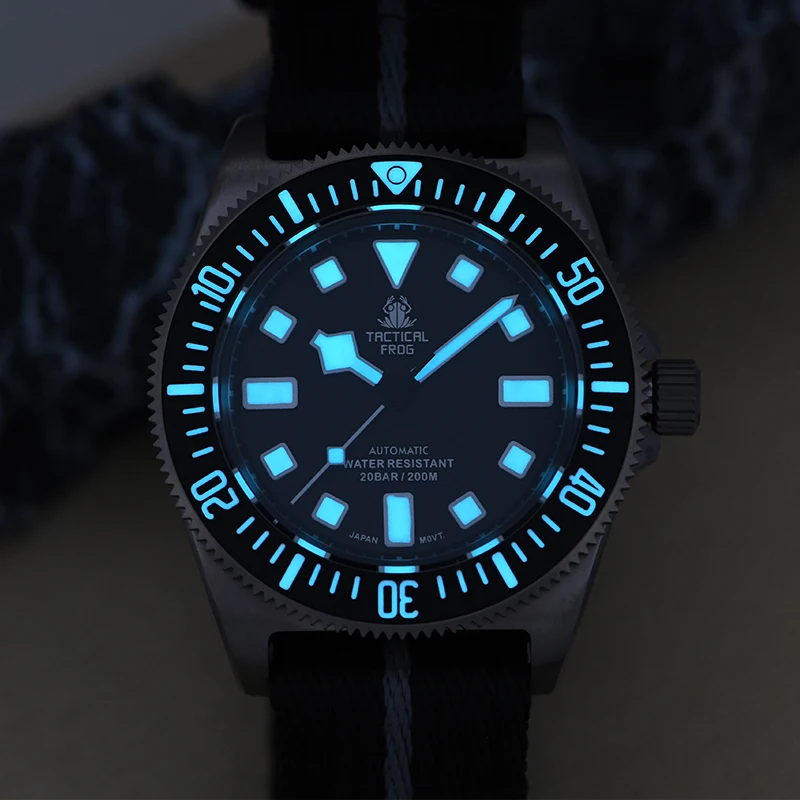 タクティカルフロッグ FXD V4 自動機械式時計 NH35 - Titanium Sport Watch のレビューと価格