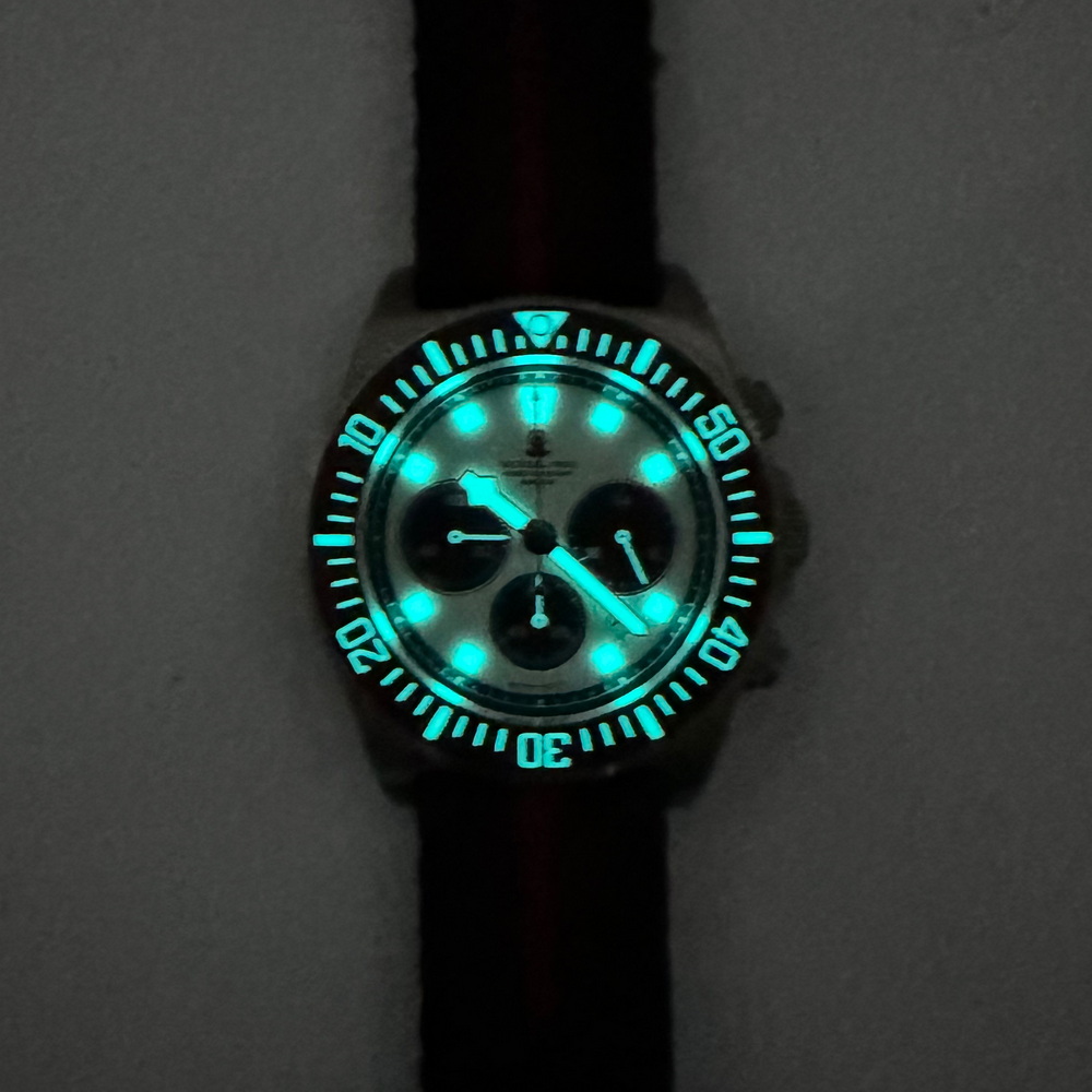 タクティカル フロッグ メンズ クロノグラフ ウォッチ 44 - Titanium Sport Watch のレビューと価格